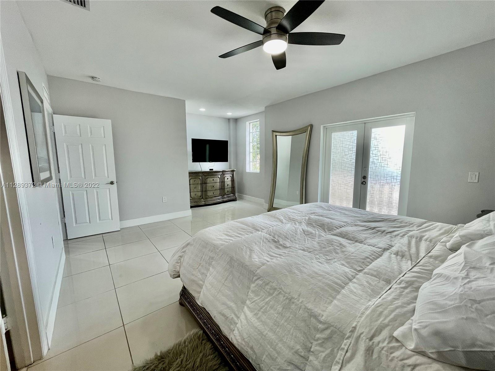 HOLLYWOOD SOUTH SIDE ADD - Residential Lease