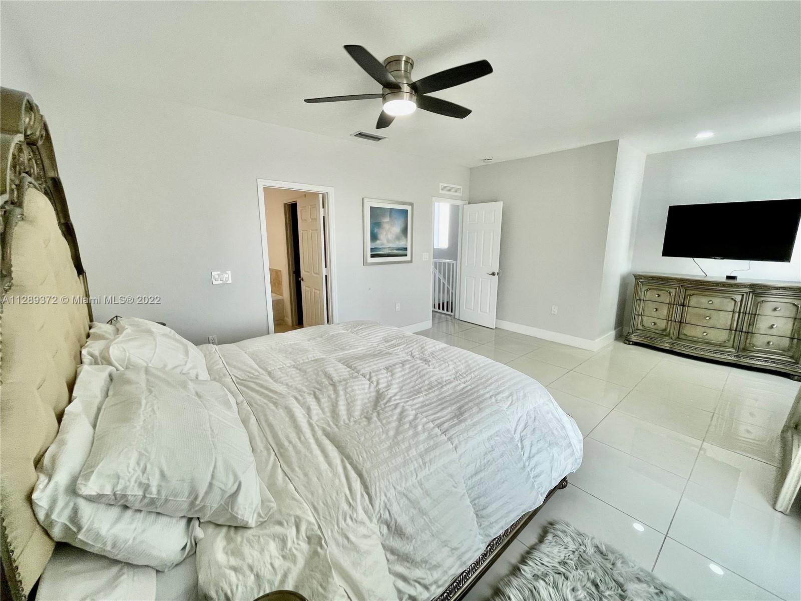 HOLLYWOOD SOUTH SIDE ADD - Residential Lease
