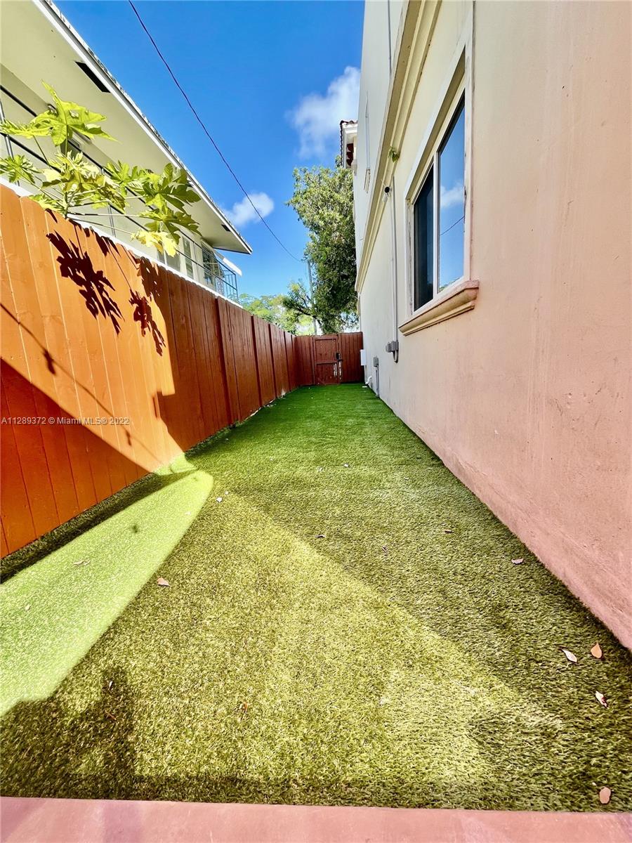 HOLLYWOOD SOUTH SIDE ADD - Residential Lease