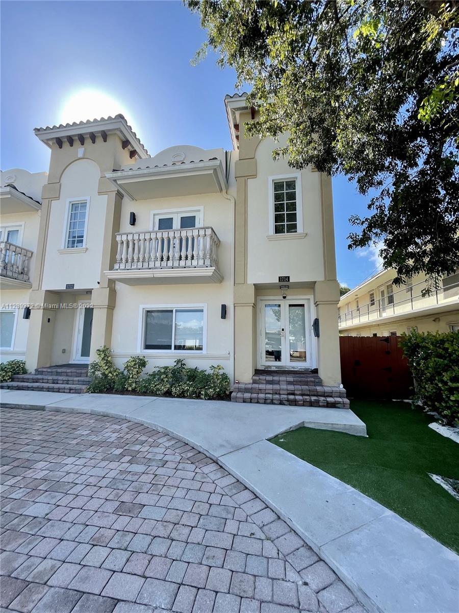 HOLLYWOOD SOUTH SIDE ADD - Residential Lease