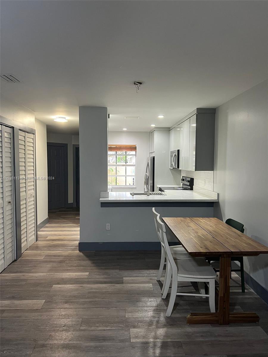SUNRISE MANOR WEST - Residential Lease