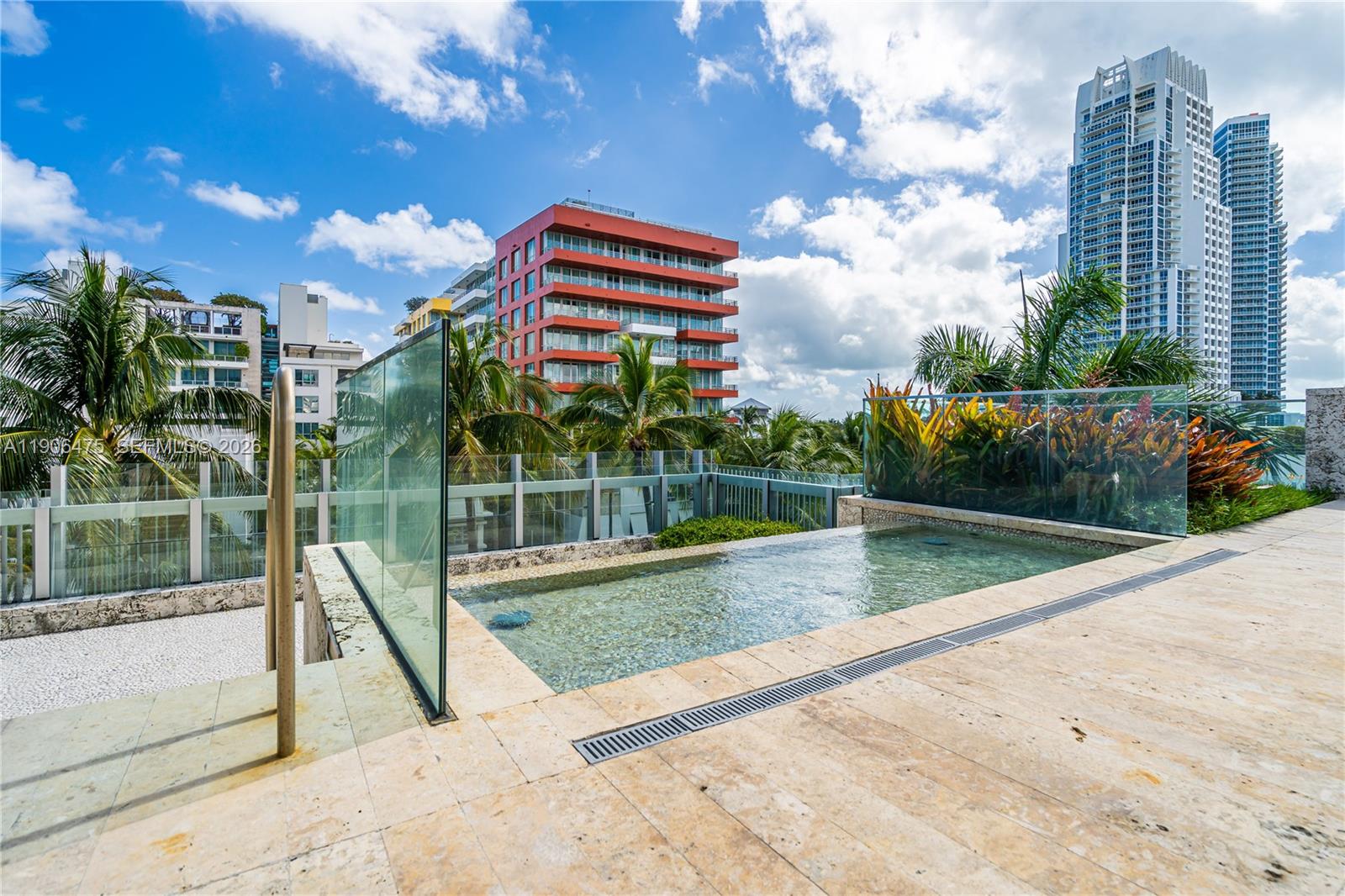 GLASS 120 CONDO - Residential