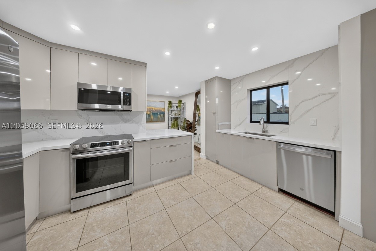 KENLAND HOMES - Residential