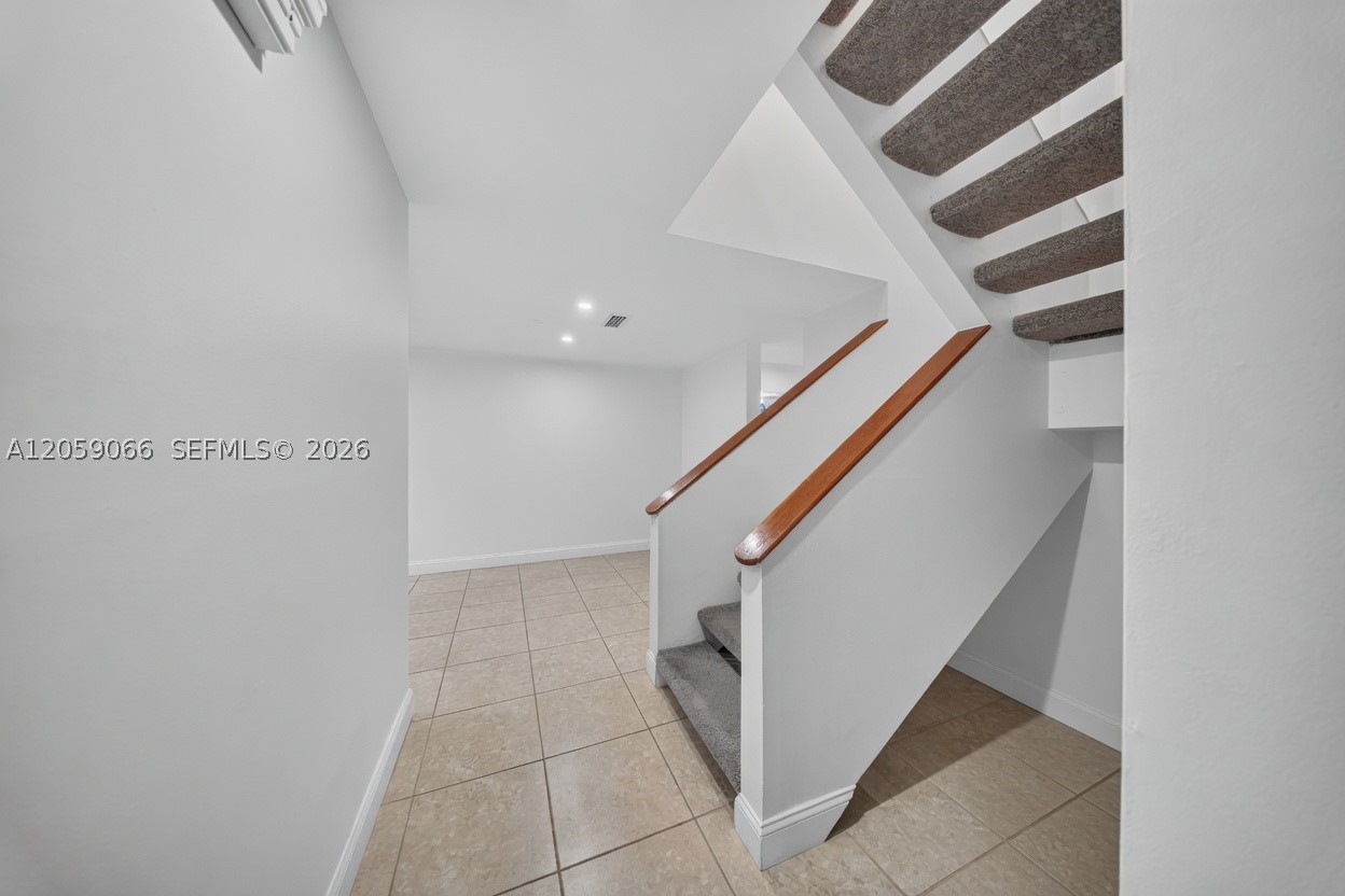 KENLAND HOMES - Residential