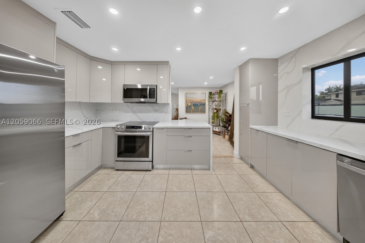 KENLAND HOMES - Residential