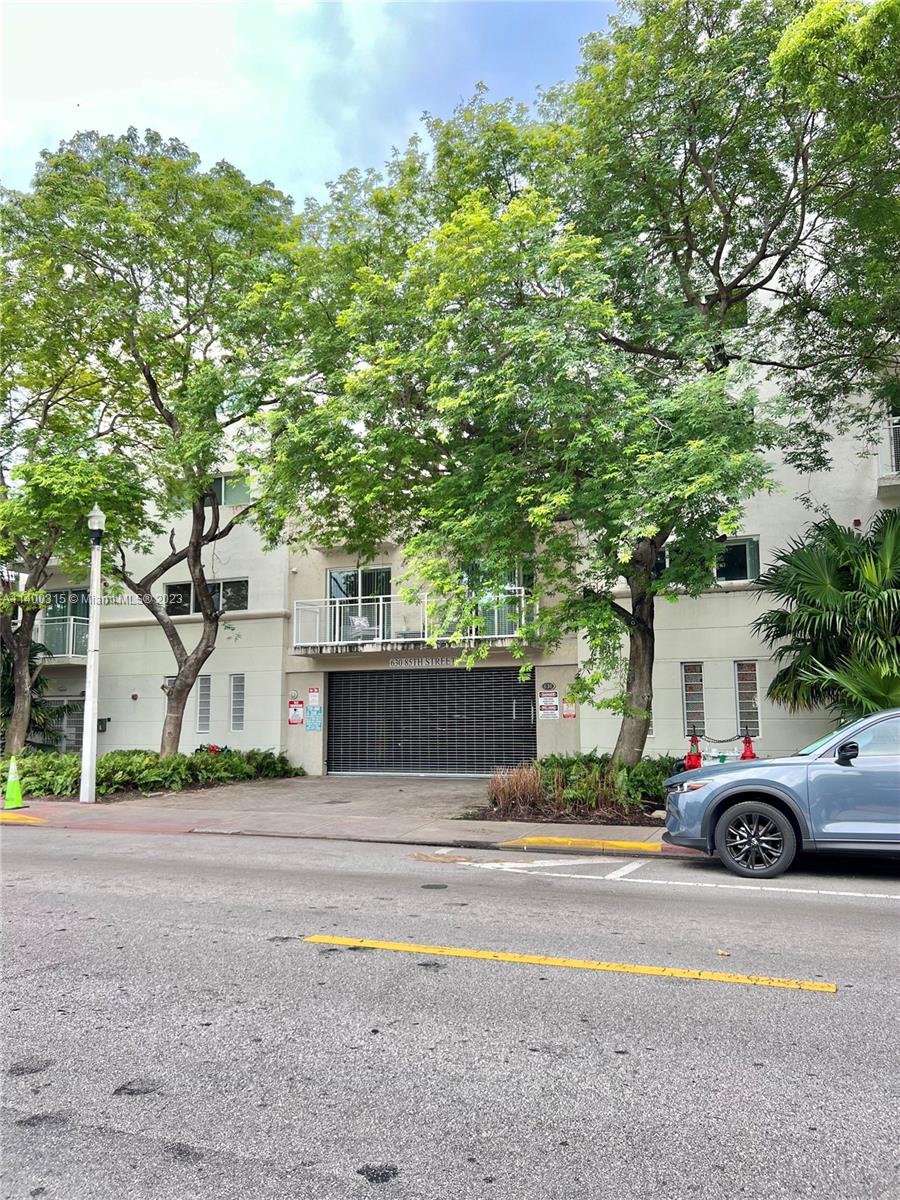 LAS BRISAS OF MIAMI BEACH - Residential
