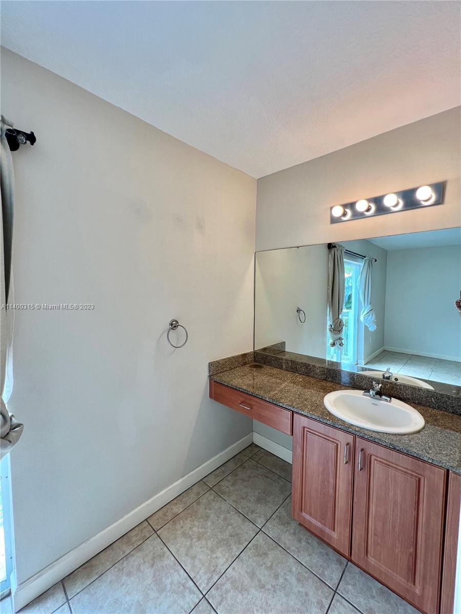 LAS BRISAS OF MIAMI BEACH - Residential