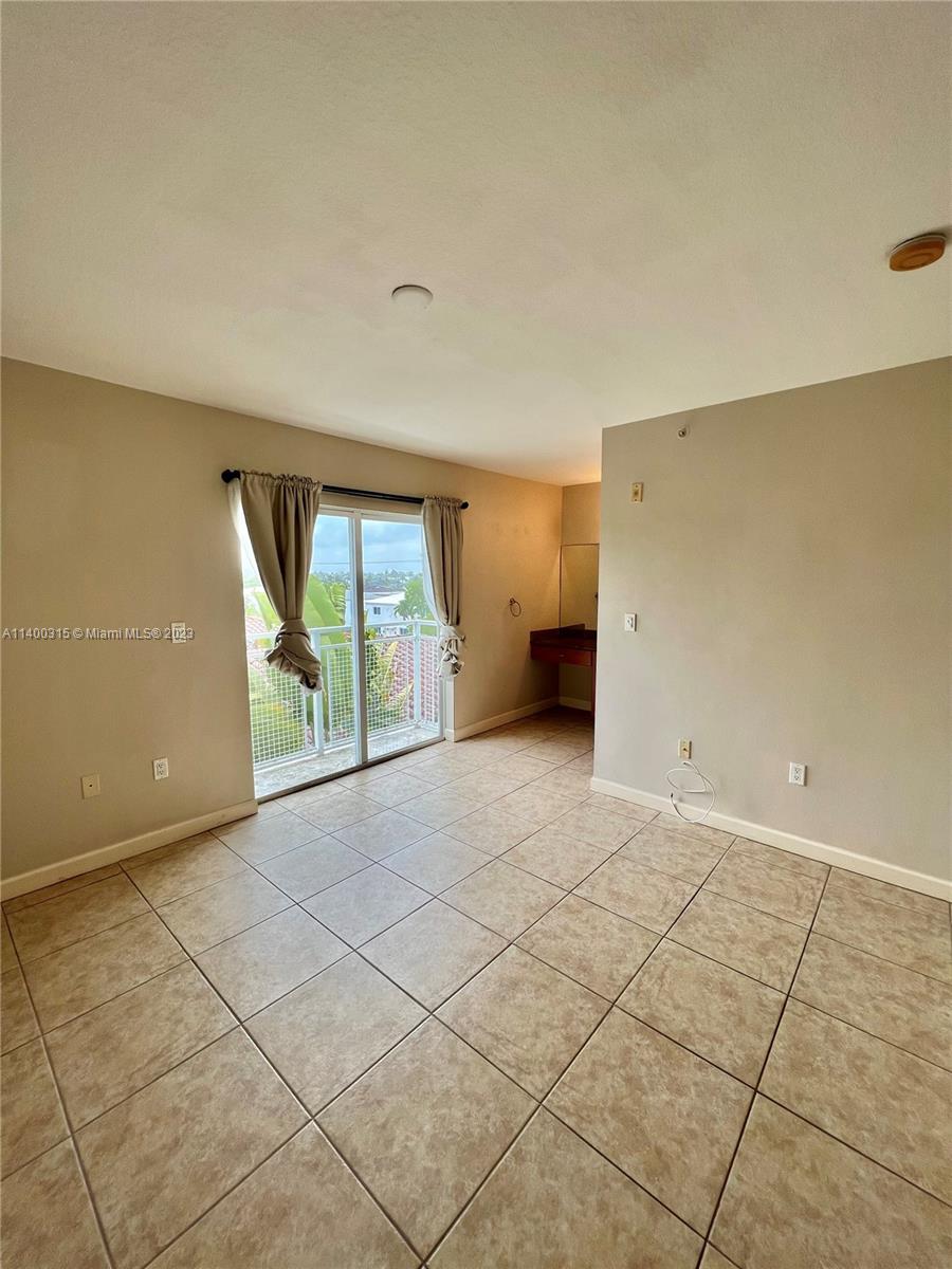 LAS BRISAS OF MIAMI BEACH - Residential