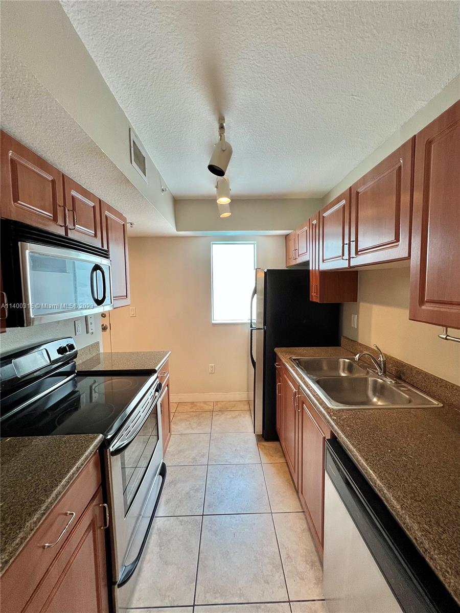 LAS BRISAS OF MIAMI BEACH - Residential
