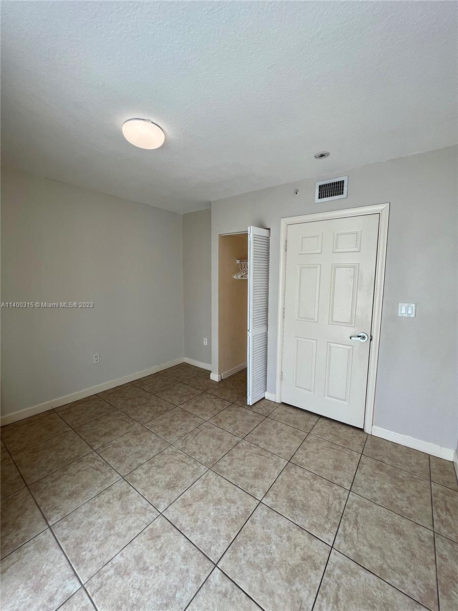 LAS BRISAS OF MIAMI BEACH - Residential