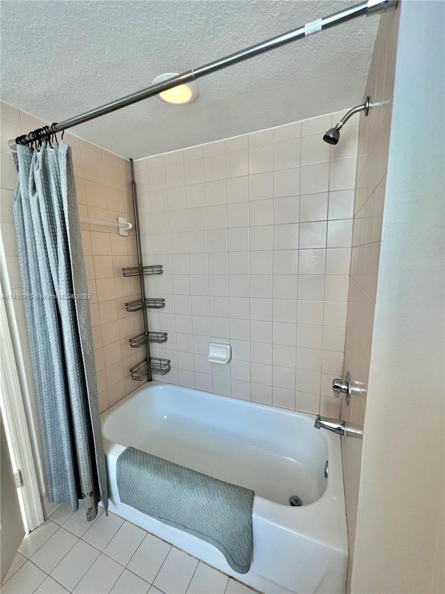 LAS BRISAS OF MIAMI BEACH - Residential