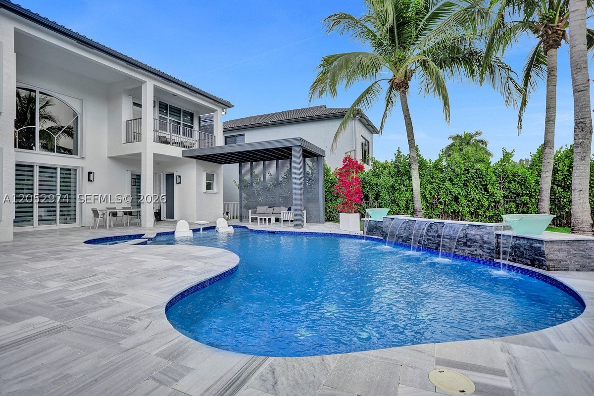 SUNSET LAKES PLAT THREE - Residential