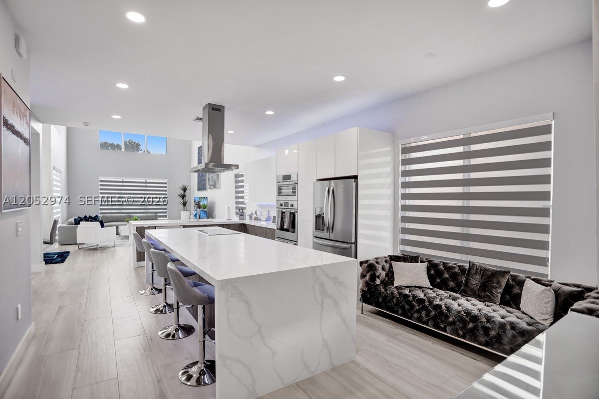 SUNSET LAKES PLAT THREE - Residential