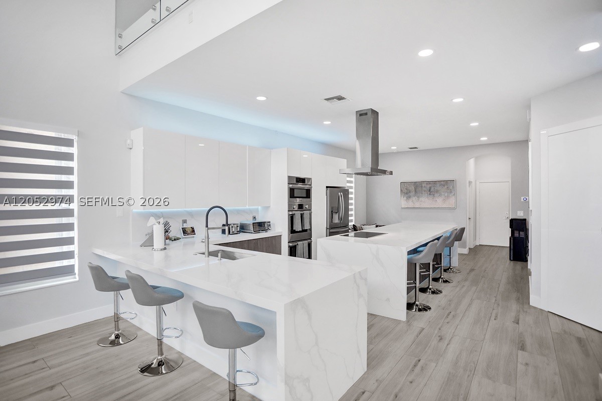 SUNSET LAKES PLAT THREE - Residential