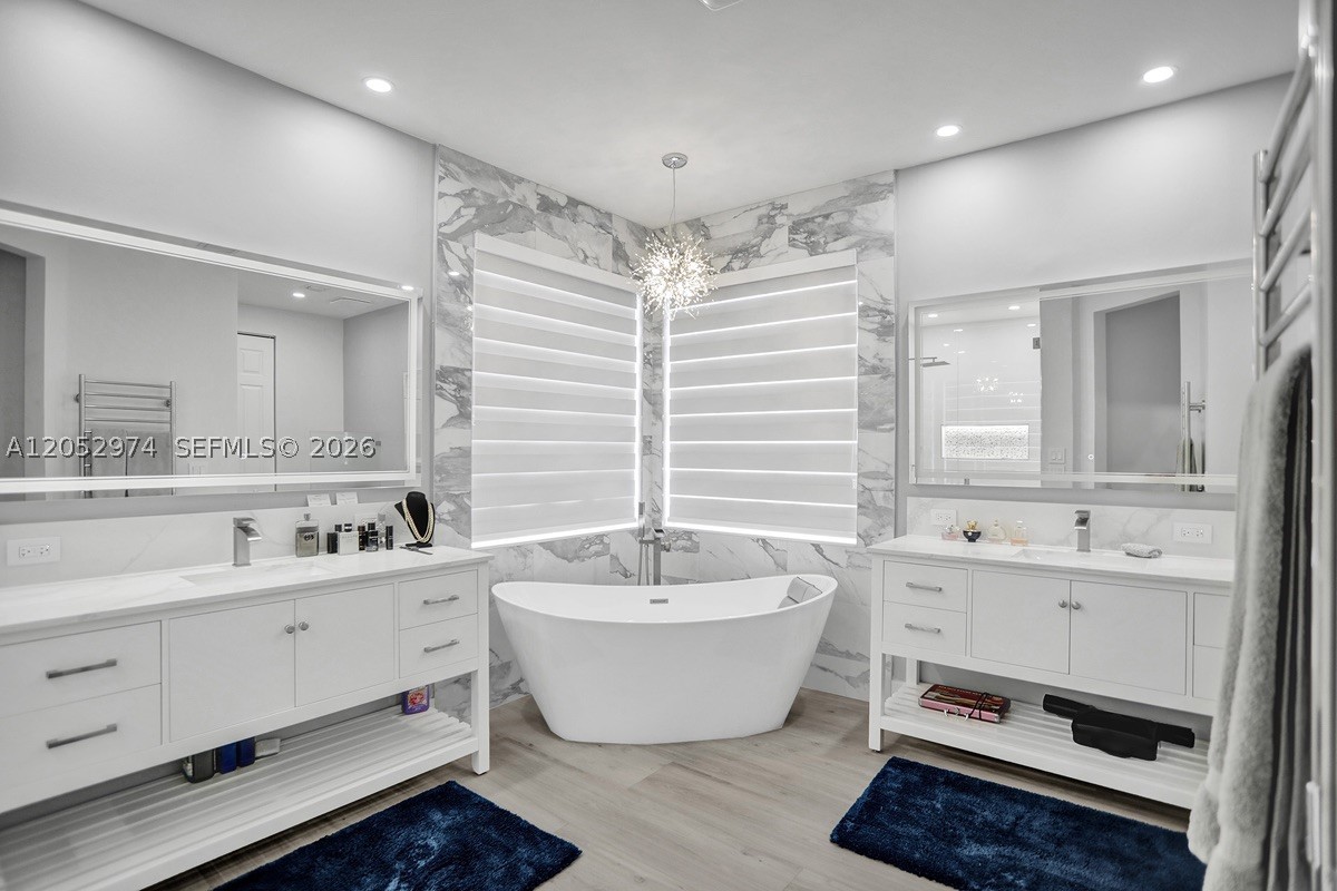 SUNSET LAKES PLAT THREE - Residential