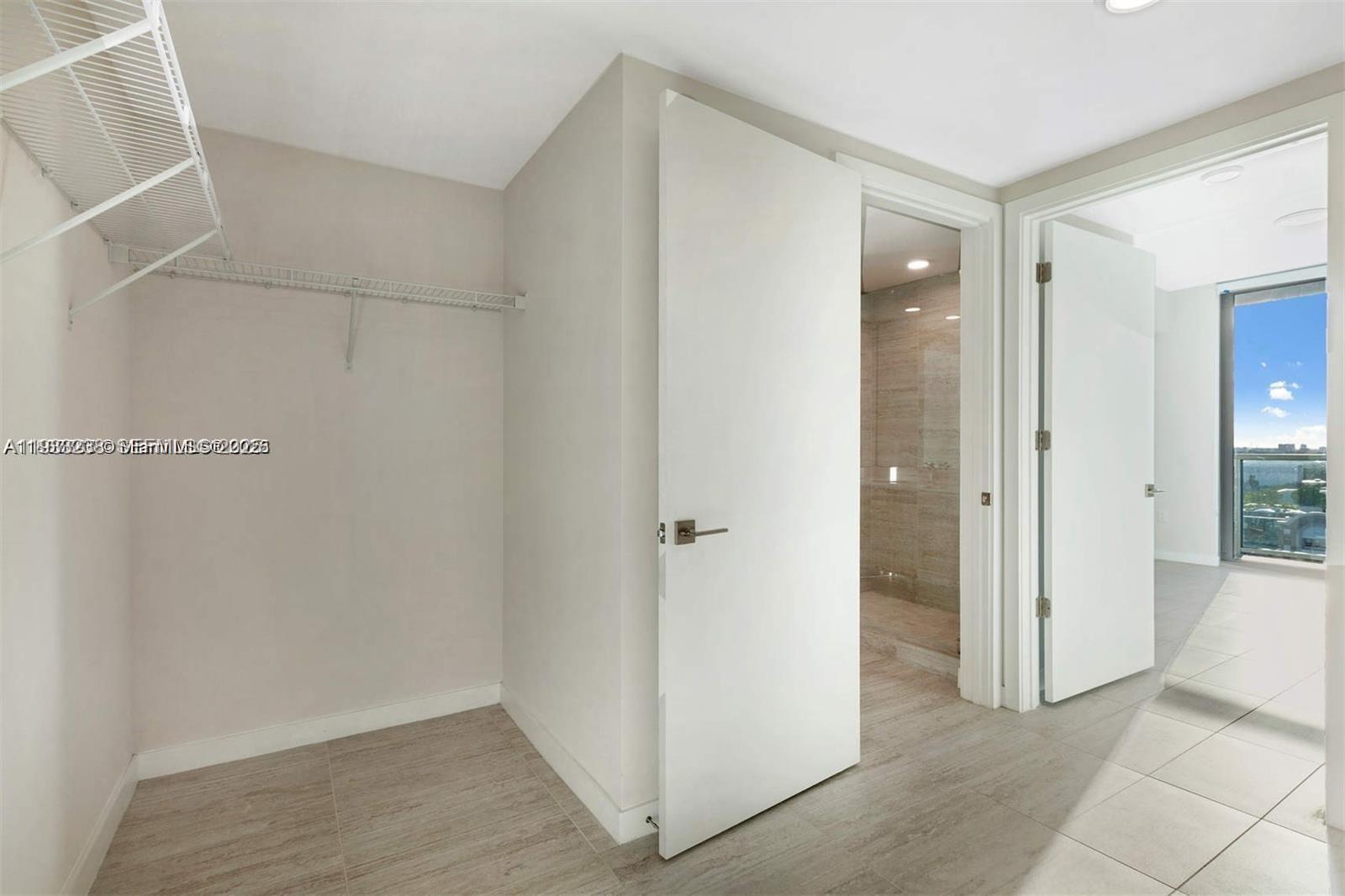 QUADRO CONDO - Residential