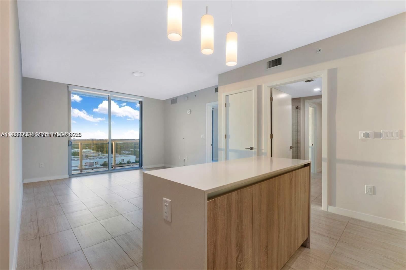QUADRO CONDO - Residential