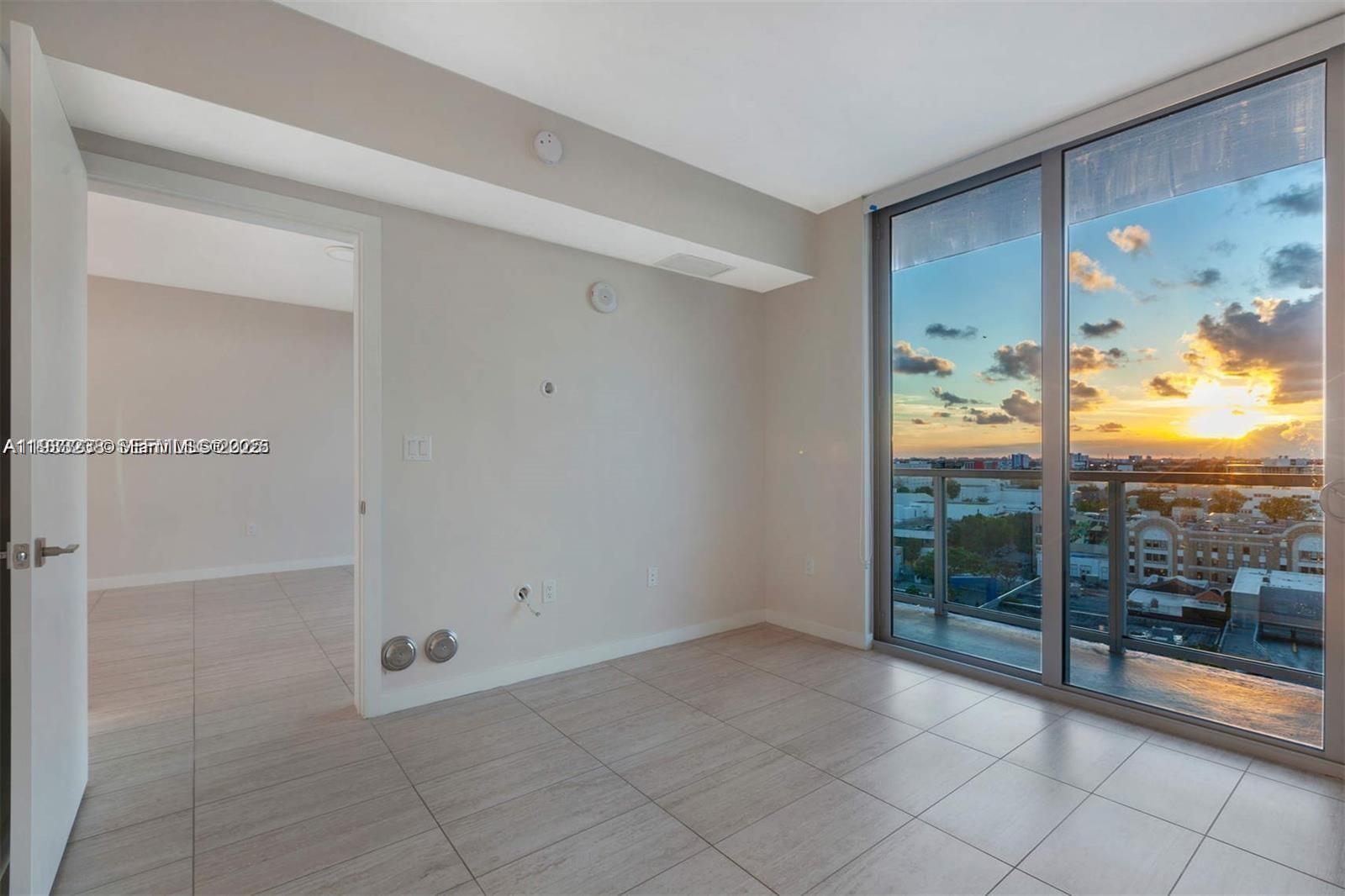 QUADRO CONDO - Residential