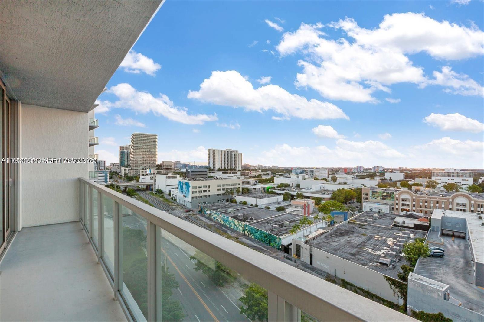 QUADRO CONDO - Residential