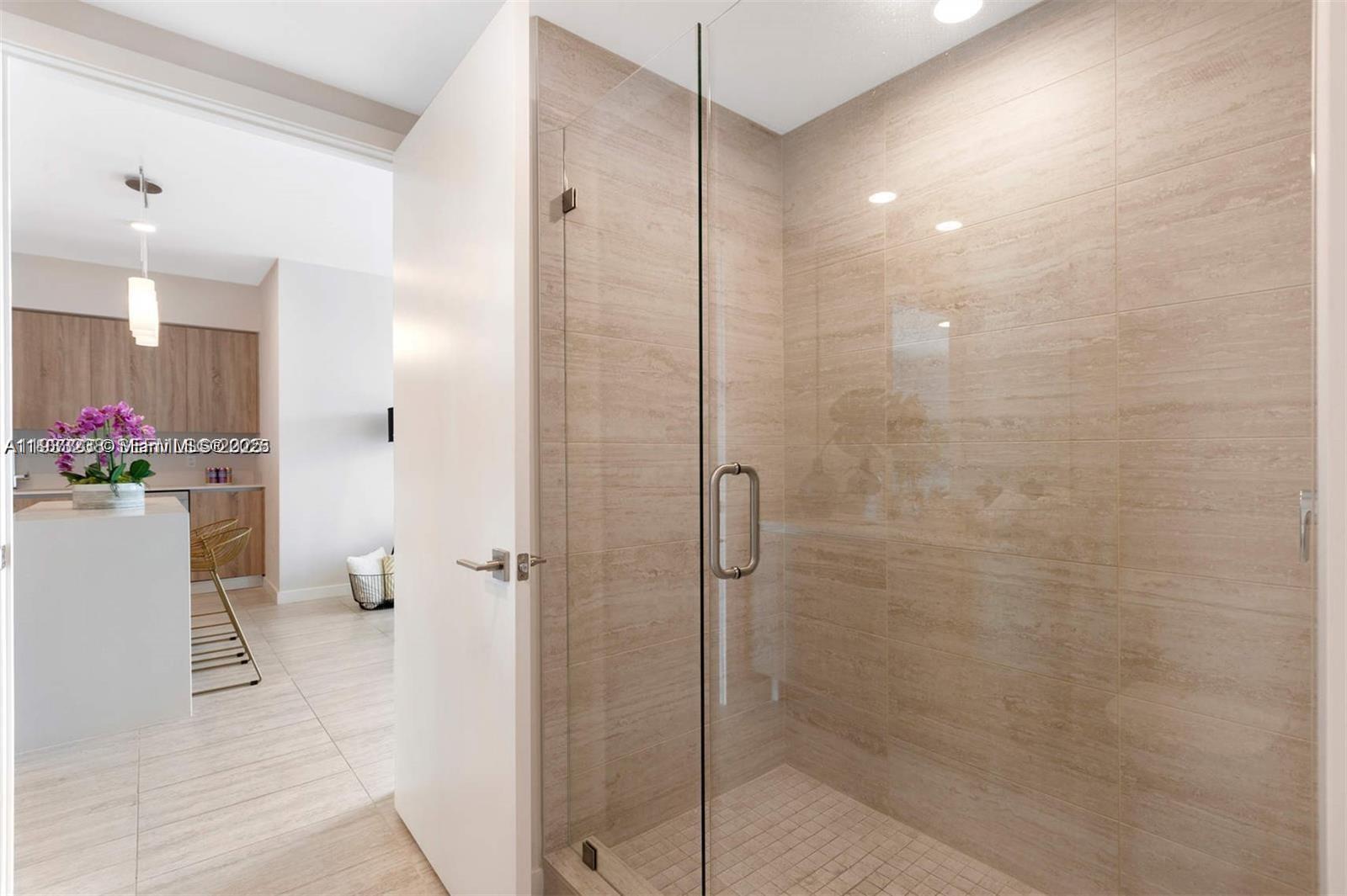 QUADRO CONDO - Residential