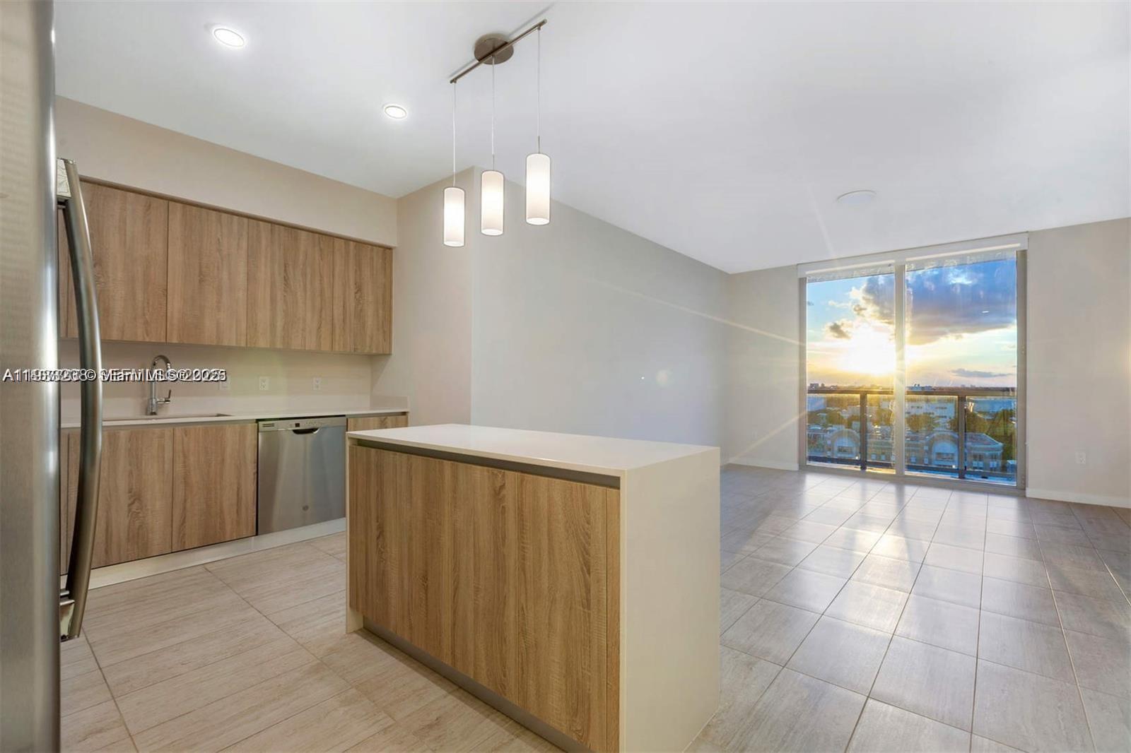 QUADRO CONDO - Residential