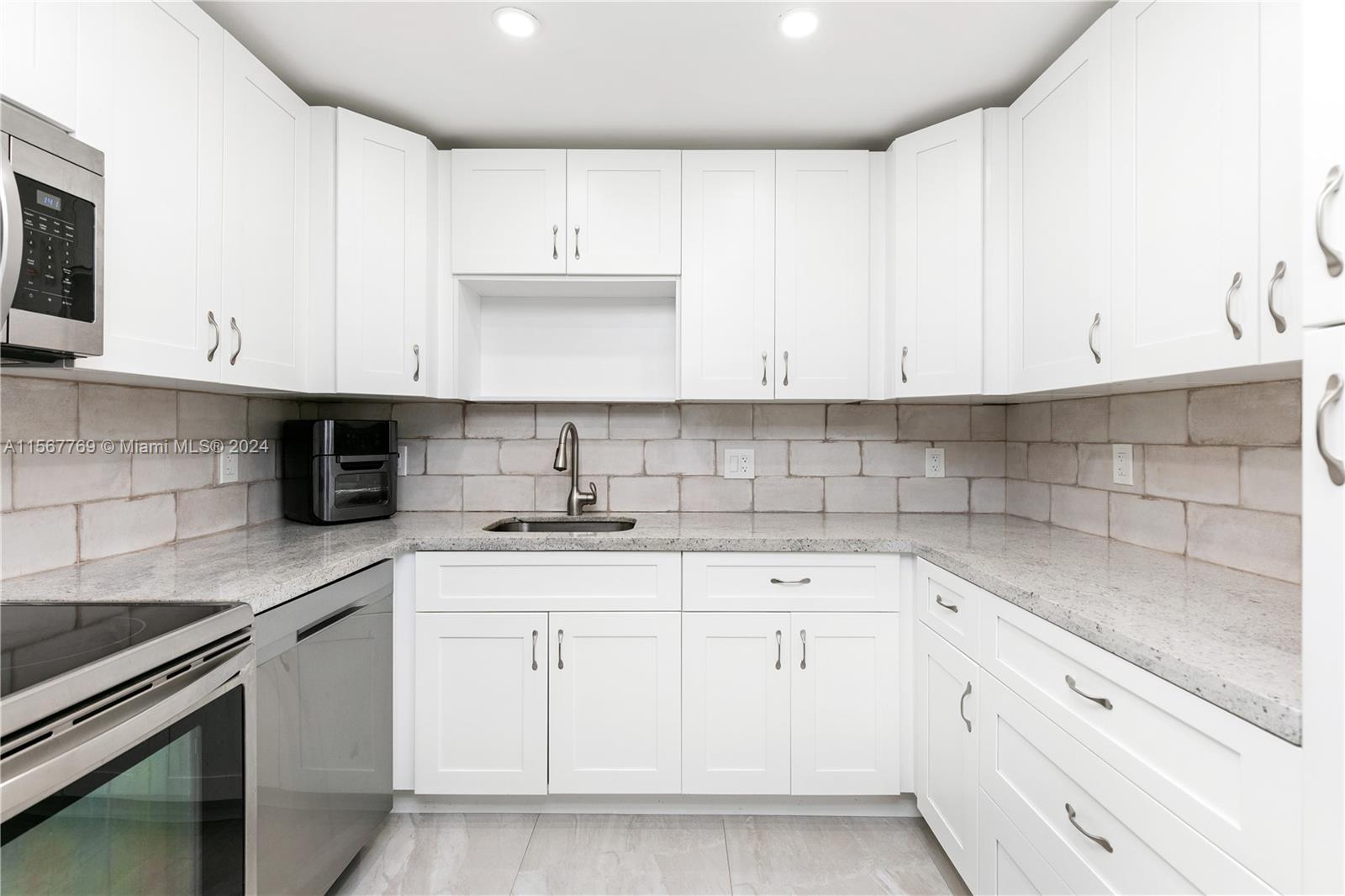 ALLINGTON TOWERS NORTH CO - Residential Lease