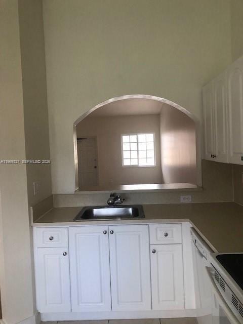 MONTEREY AT MALIBU BAY CO - Residential Lease