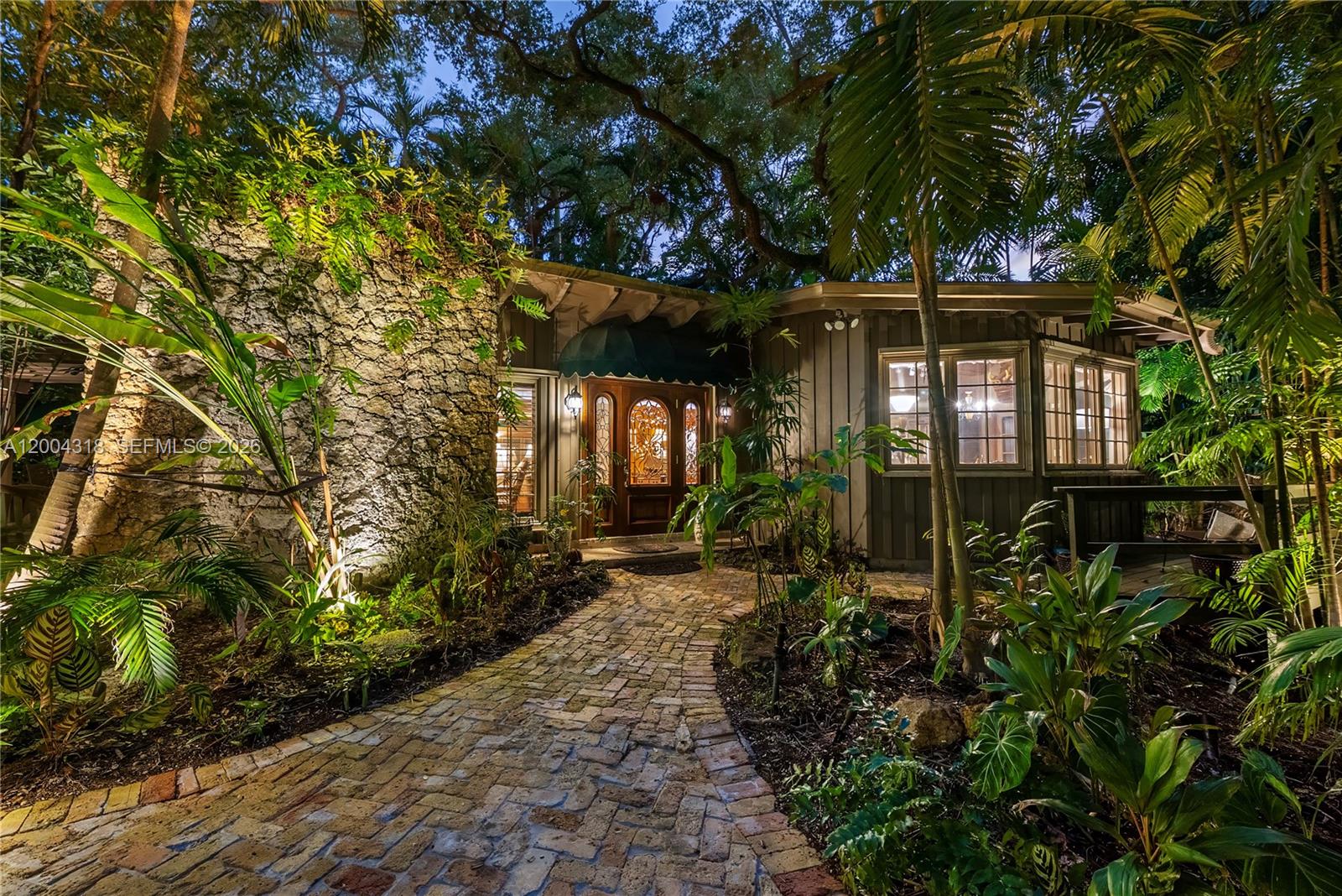 THE MOORINGS PB 31-52 - Residential