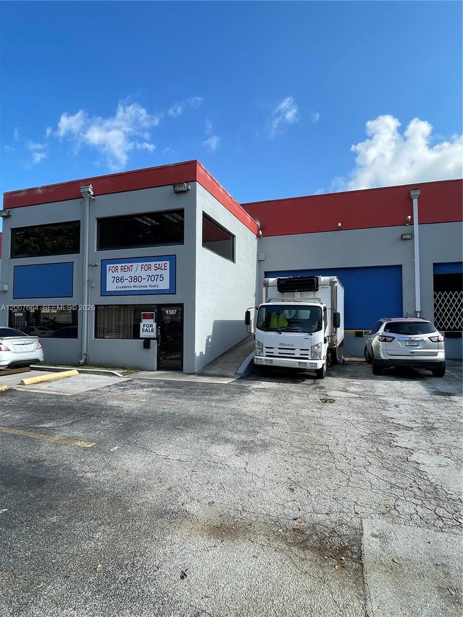 Industrial Warehouse Space for Sale | Central Doral, Miami
A well-located 3,960 SF industrial warehouse is now available for SALE in the highly sought-after Central Doral industrial submarket. This space is ideal for distribution, storage, or light industrial use.Property Highlights:
* 1 dock-high loading door with ramp access
* 18’ clear ceiling height
* Private entrance
* Private restrooms
Cold Storage Features:
* Freezer: ±810 SF (capacity for approx. 40 pallets)
* Cooler: ±1,080 SF (capacity for approx. 72 pallets)
Strategically positioned with excellent access to major highways and Miami International Airport, this property offers a strong logistical advantage for local and international operations.
