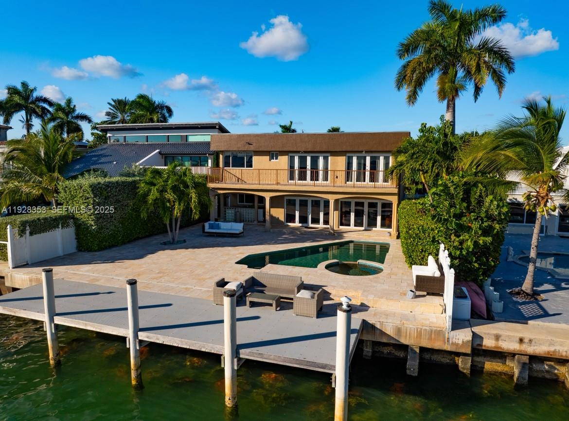 TREASURE ISLAND - Residential