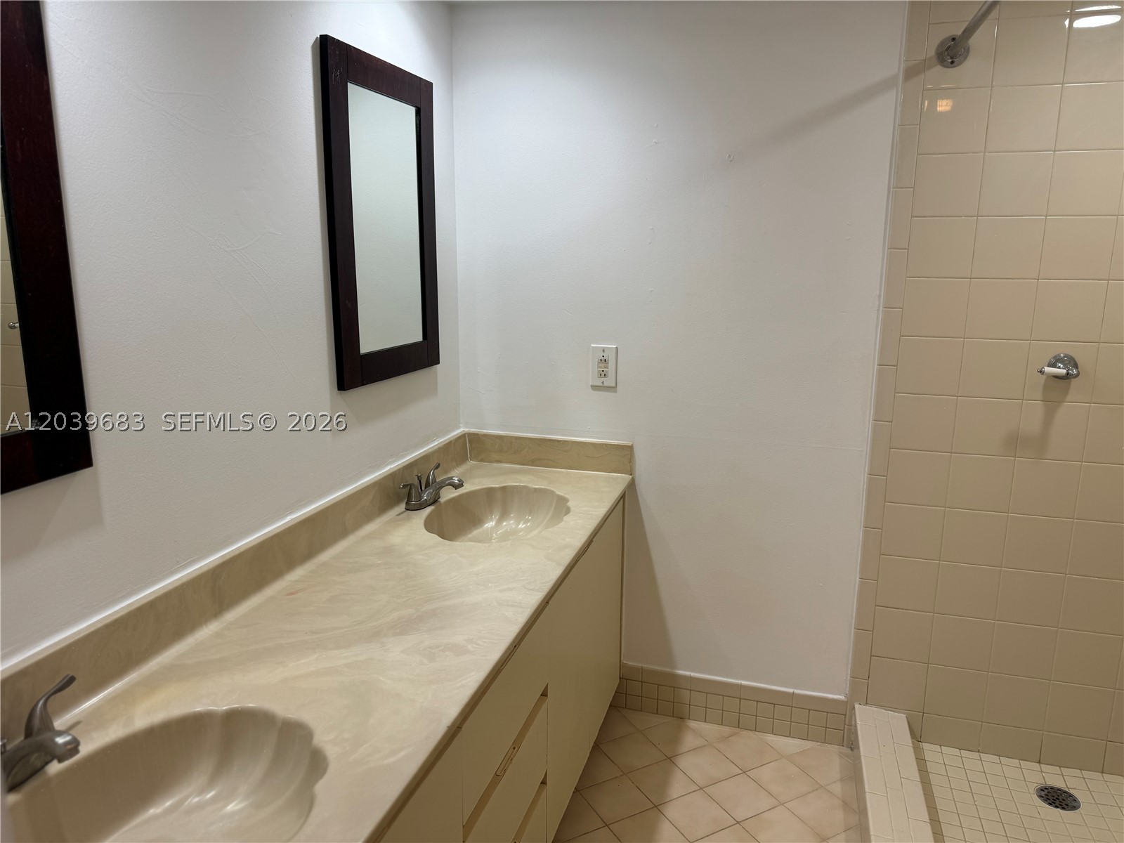 JACARANDA PARCEL 610 - Residential Lease