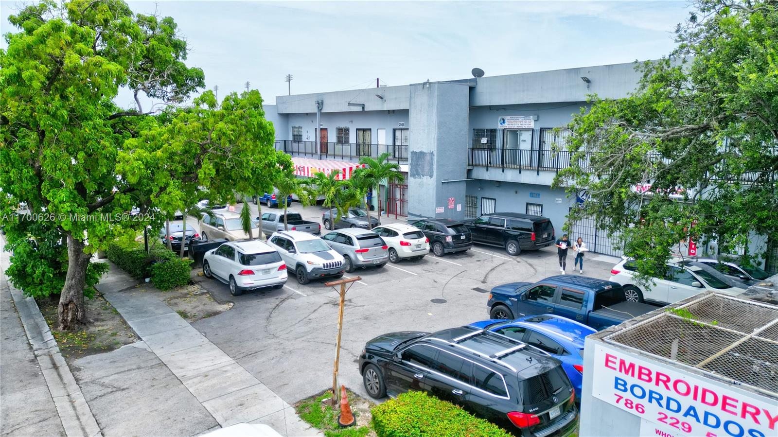 Owner Financing with: 40% Down, 6.5% Interest Rate, 3-Year Balloon Urban Core Property: This property is ideally located near major population centers such as downtown, Brickell, Coral Gables, and Wynwood. It is also close to important logistical hubs like the airport, riverport, and seaport, making it attractive to businesses needing convenient access to these areas. The property’s proximity to major highways, including I-95 and SR836, further enhances its appeal for businesses requiring efficient transportation routes. Built in 1973 with solid concrete construction, the building is situated in the Miami area and zoned as "D2" under the General Land Use Municipal Code. • Do not disturb the tenant • Value-add opportunity • Can be sold with folio: 01-3127-046-1520