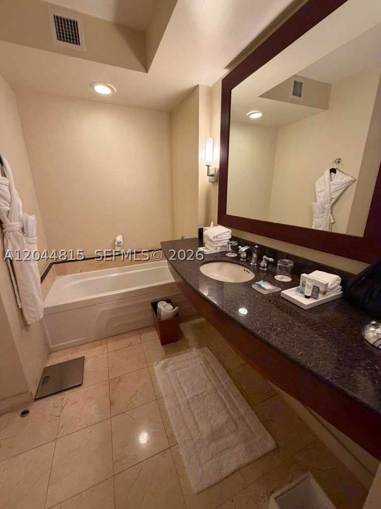 TRUMP INTERNATIONAL SONES - Residential