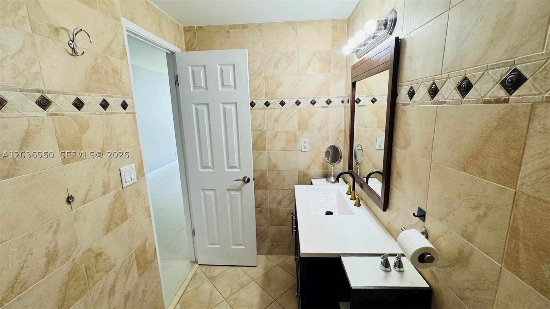OCEANVIEW BUILDING A COND - Residential Lease