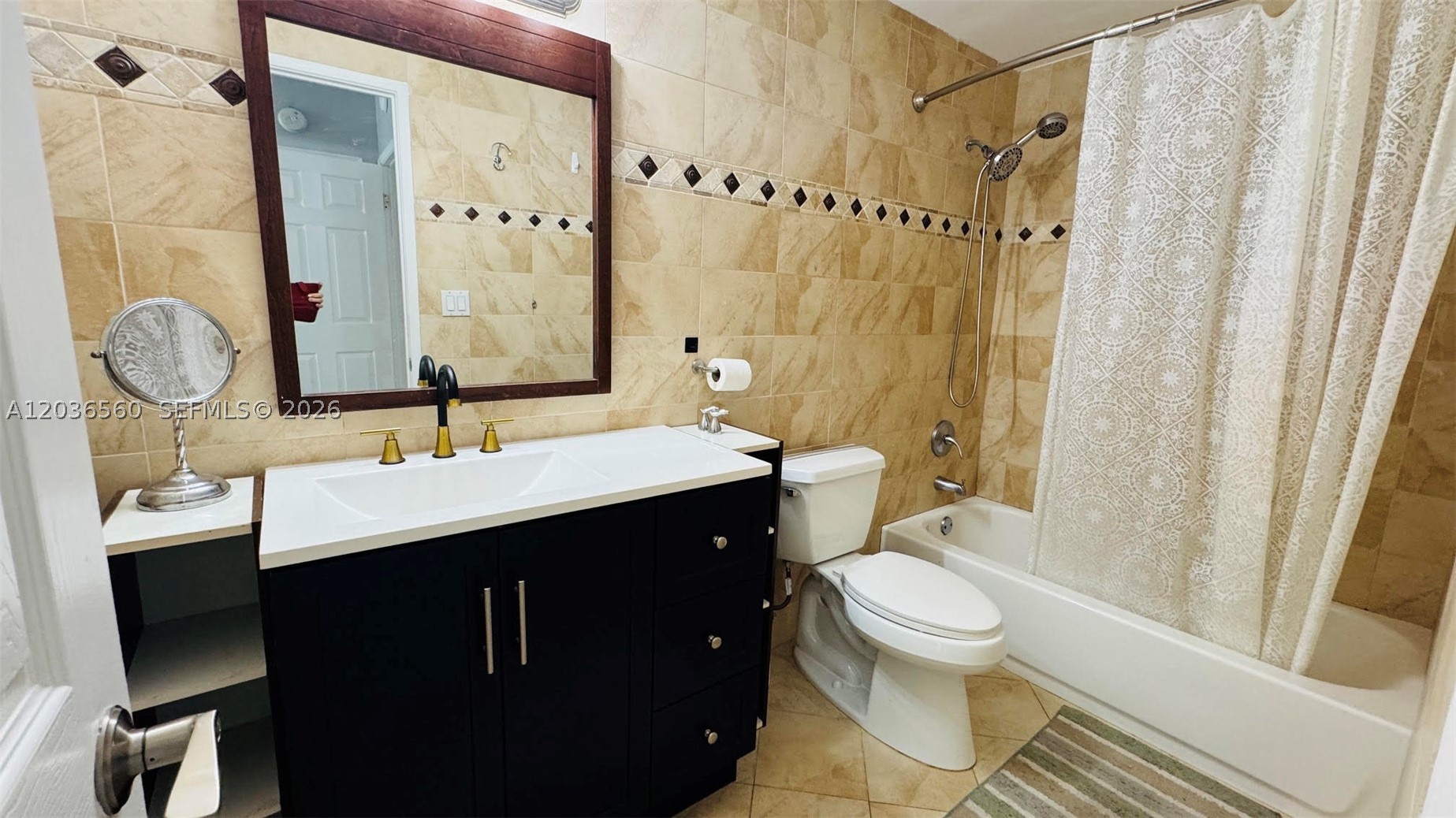 OCEANVIEW BUILDING A COND - Residential Lease