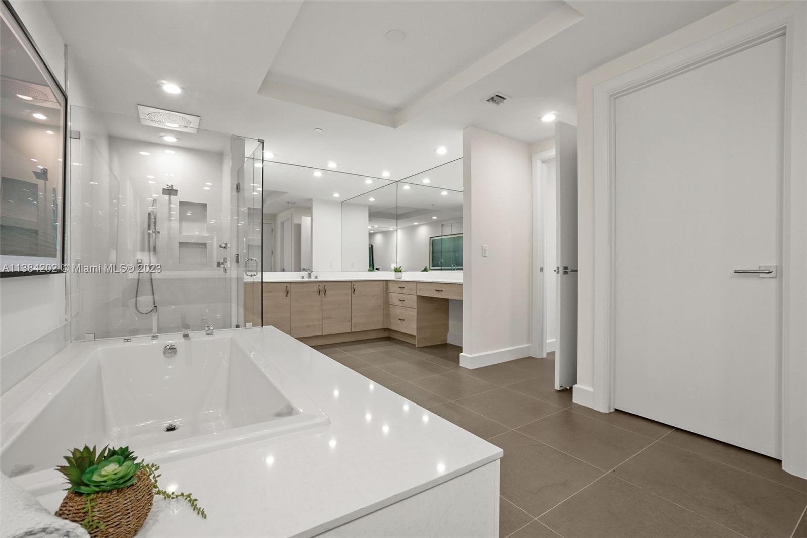 AZURE CONDO - Residential