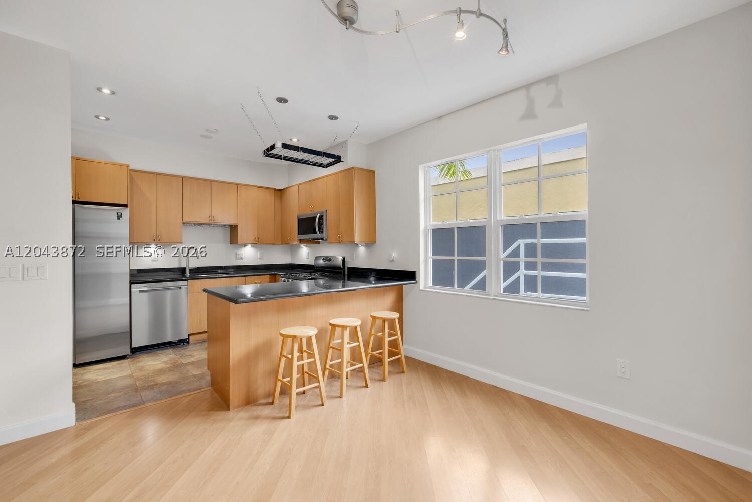 KELLAR COURT CONDO - Residential Lease