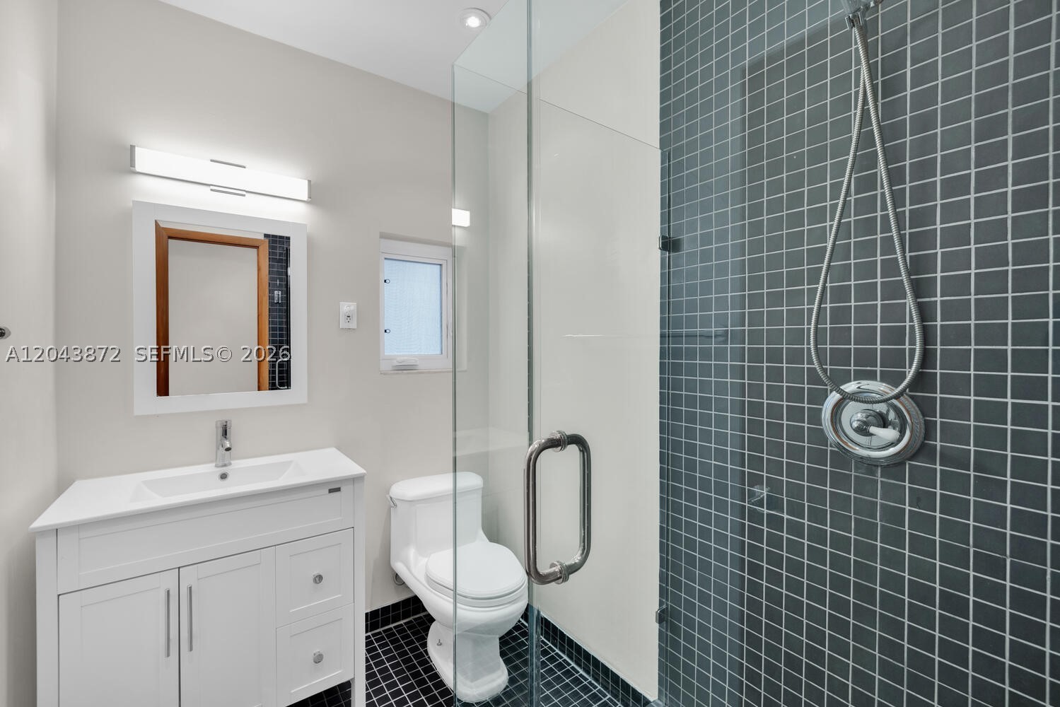 KELLAR COURT CONDO - Residential Lease