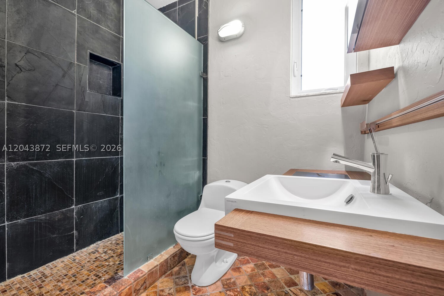 KELLAR COURT CONDO - Residential Lease