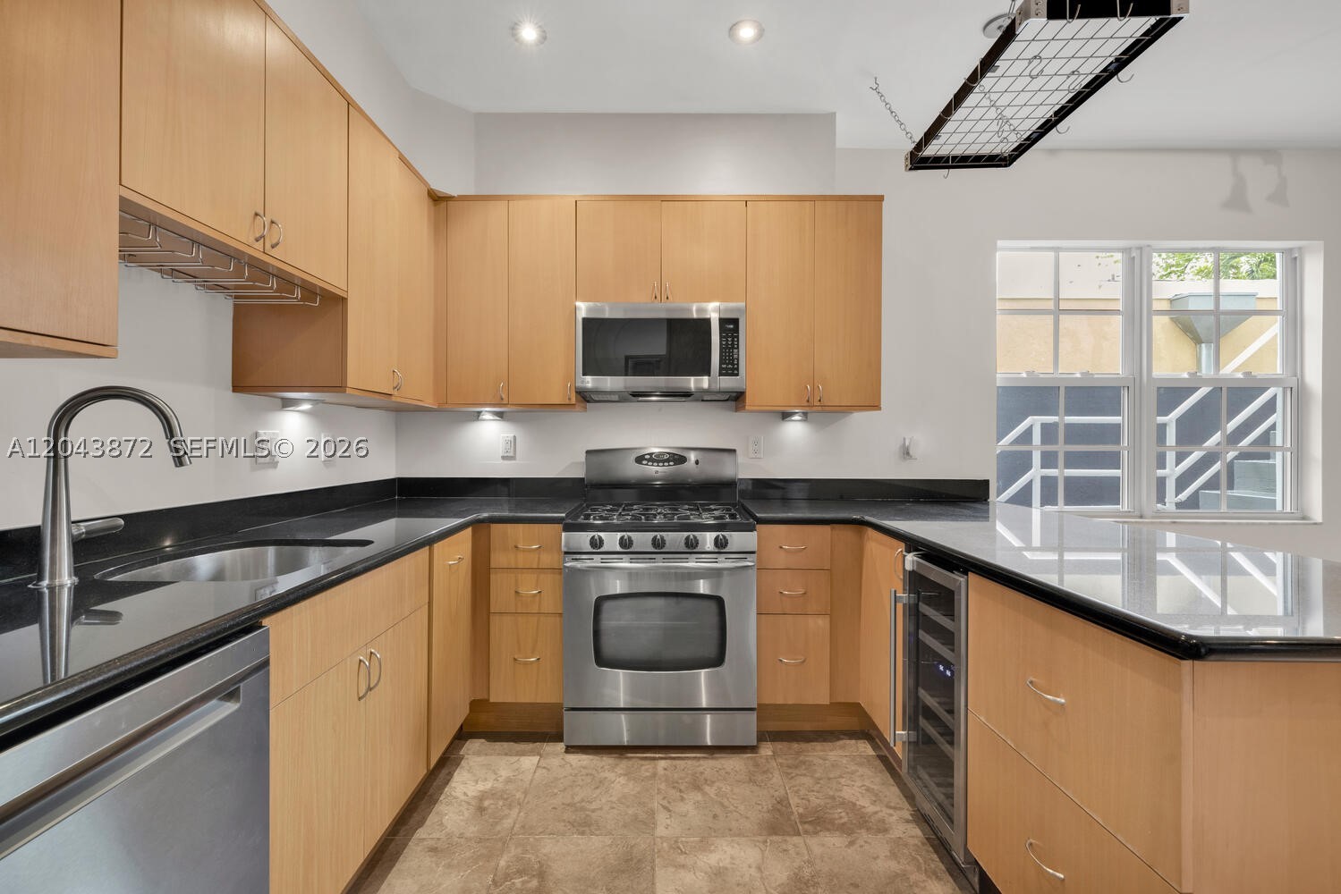 KELLAR COURT CONDO - Residential Lease