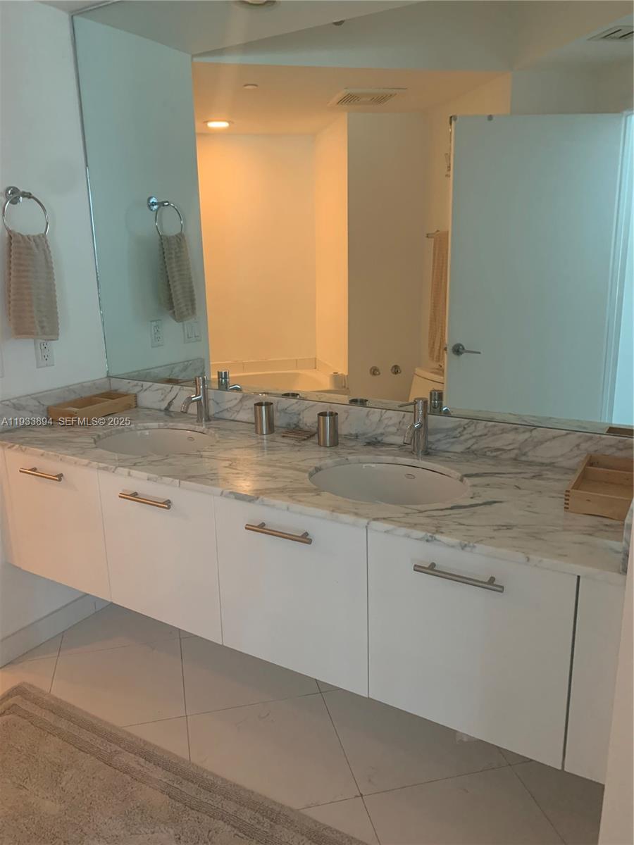 500 Brickell East Condo - Residential Lease