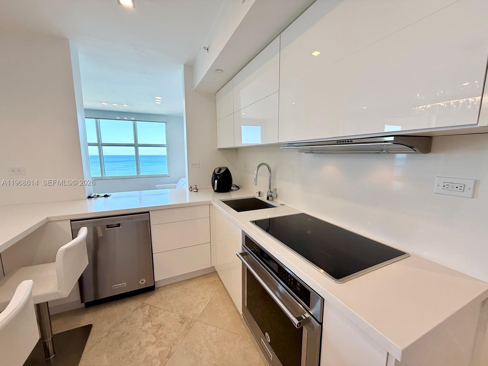 PALMS TOWER ONE CONDO - Residential