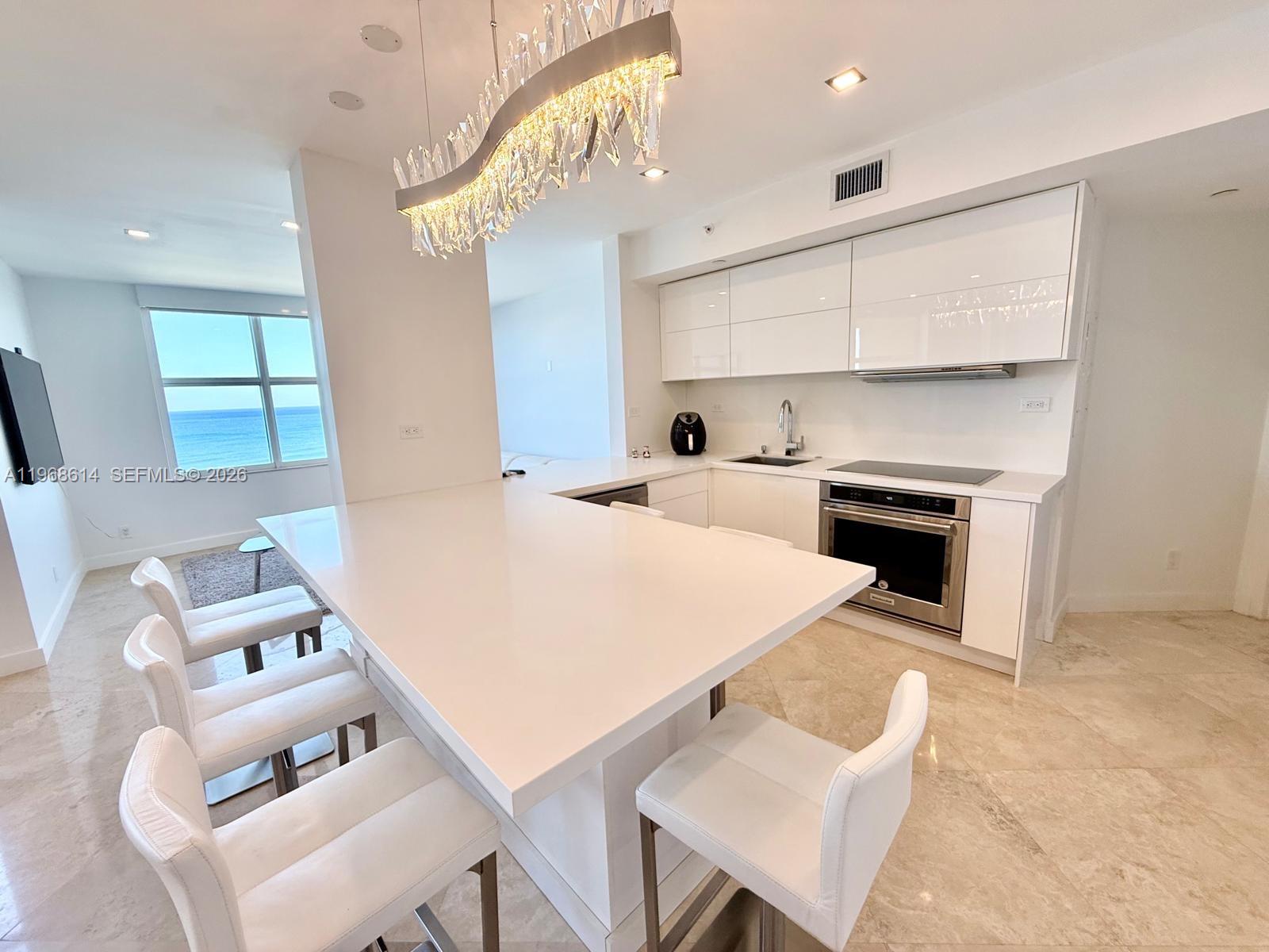 PALMS TOWER ONE CONDO - Residential