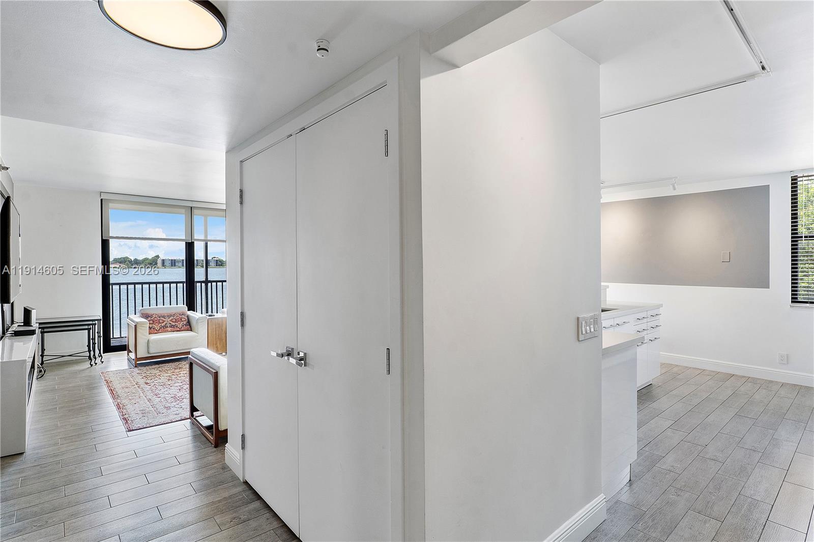 LAKE EMERALD CONDOMINIUM - Residential