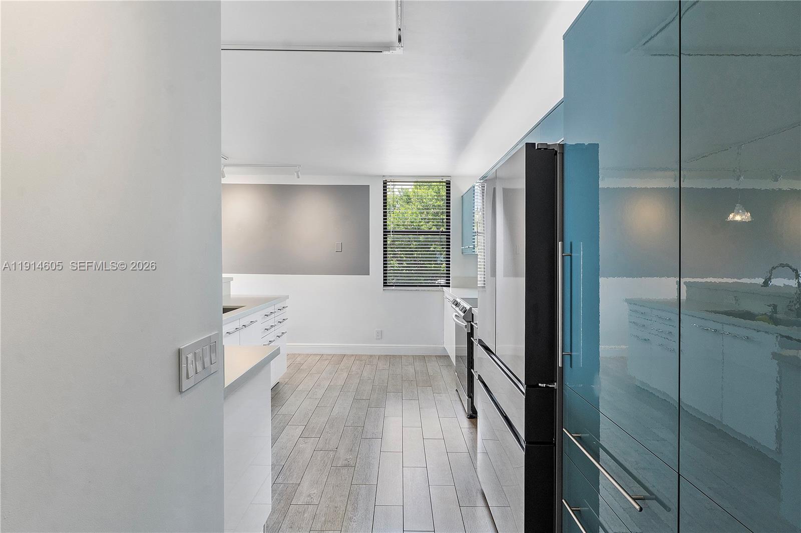 LAKE EMERALD CONDOMINIUM - Residential