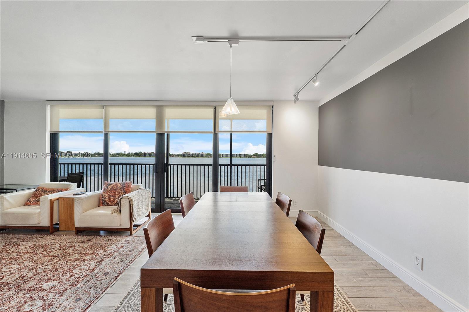 LAKE EMERALD CONDOMINIUM - Residential