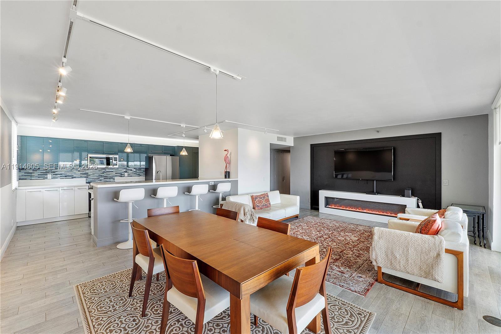 LAKE EMERALD CONDOMINIUM - Residential
