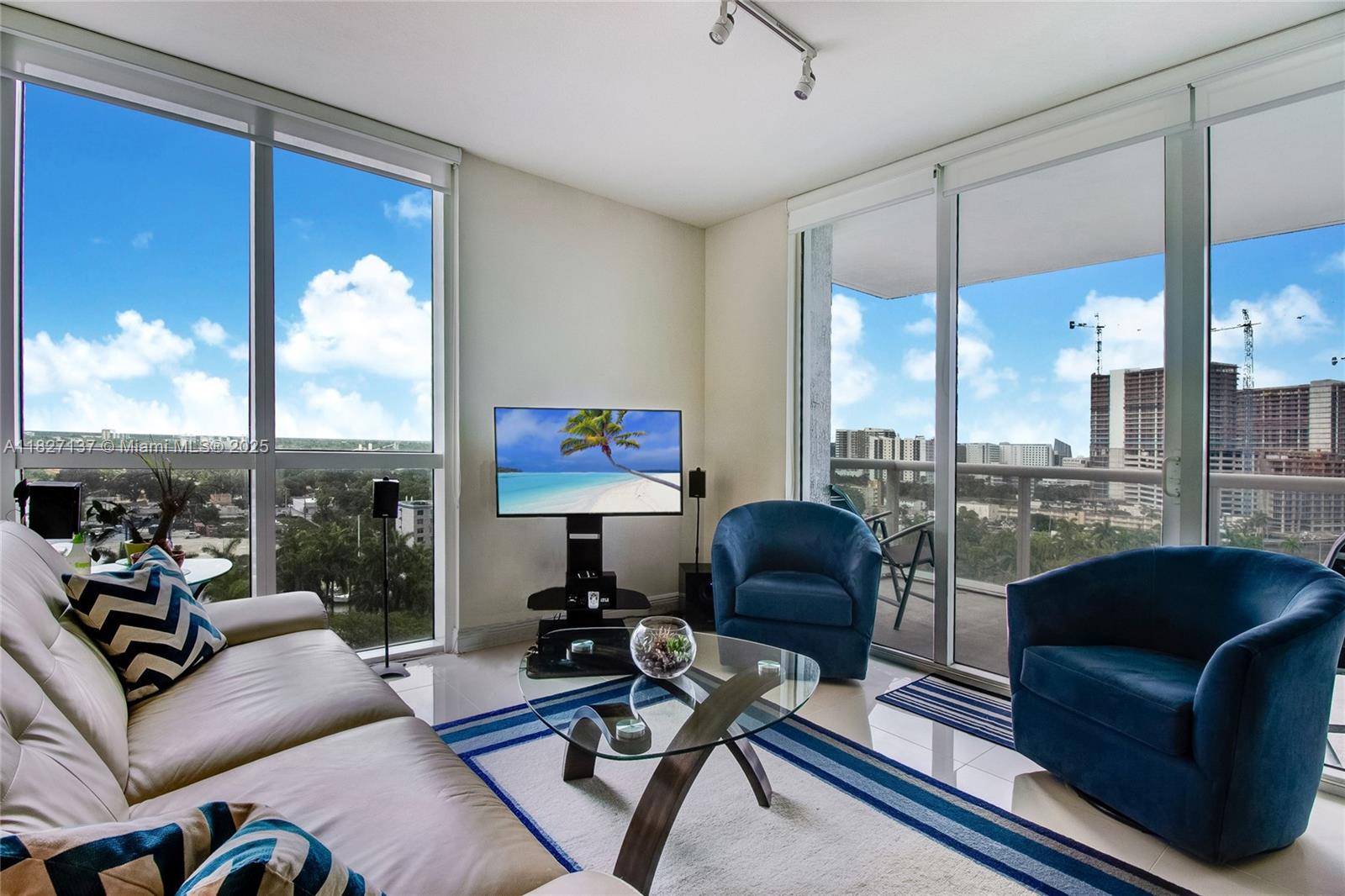 TERRAZAS RIVERPARK VILLAG - Residential Lease