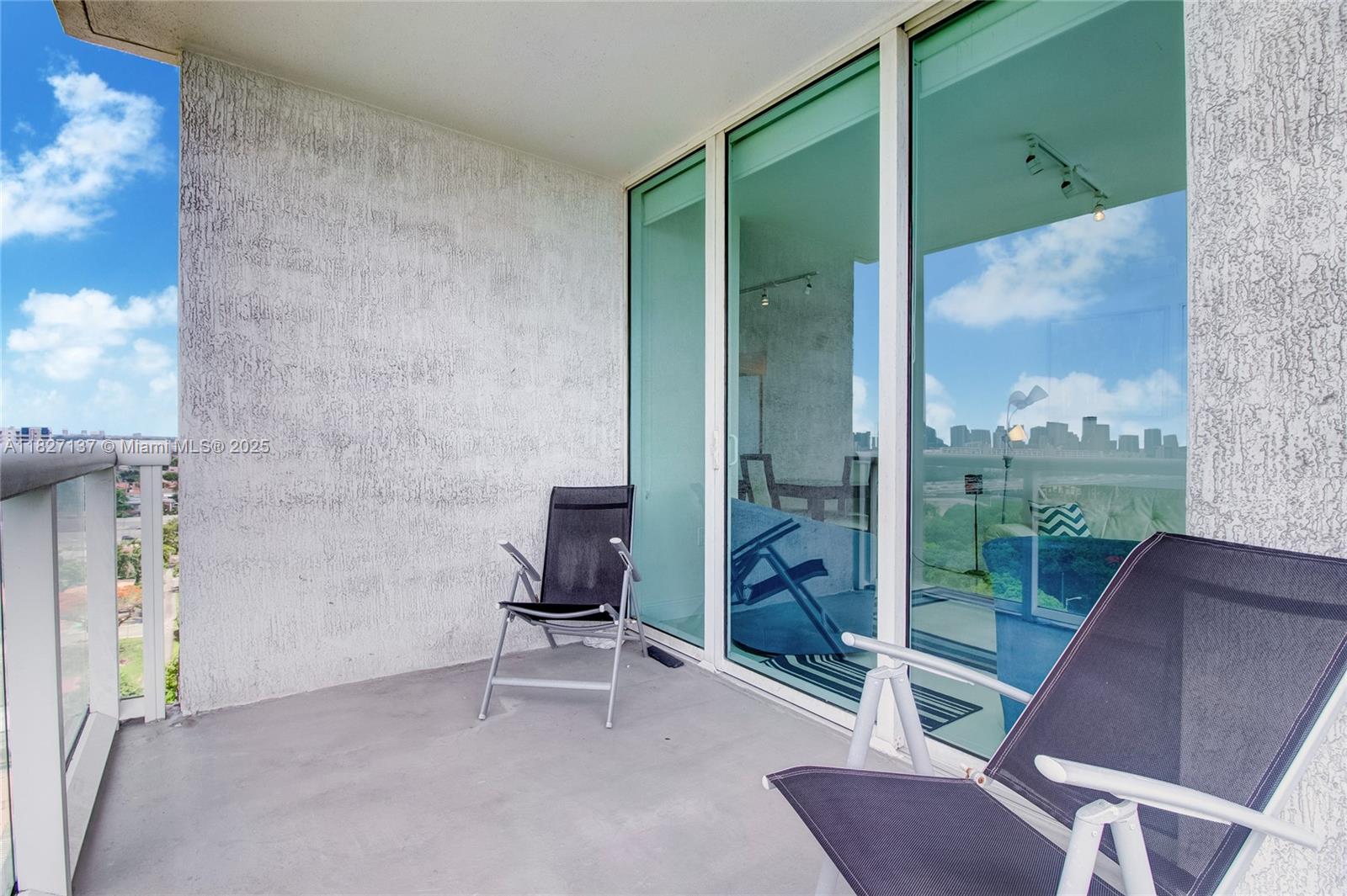 TERRAZAS RIVERPARK VILLAG - Residential Lease