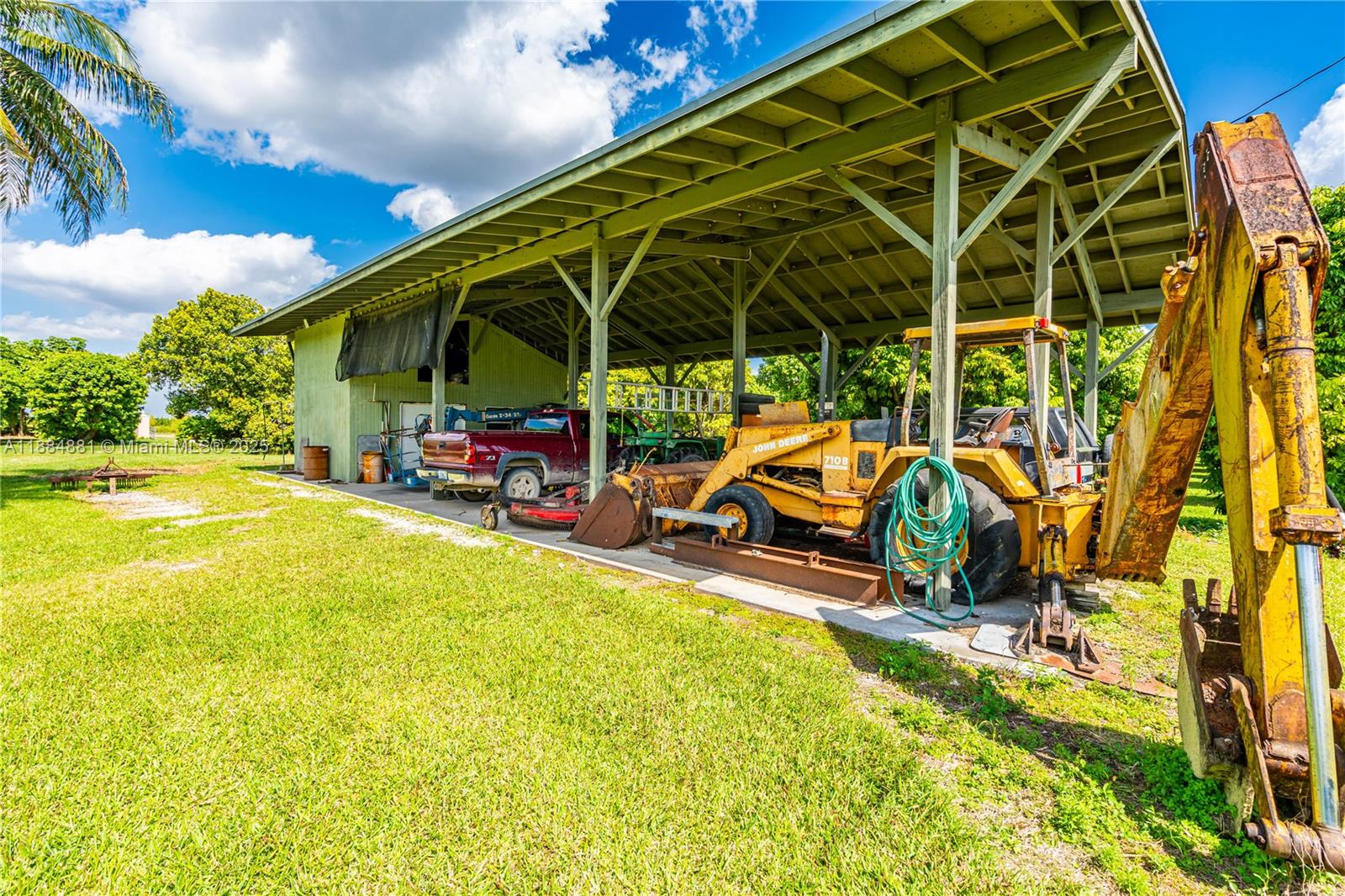 10 acre home/lychee grove - Residential